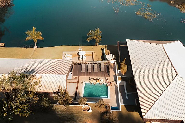 Casa Rosa - Experiência Exclusiva à Beira do Lago das Brisas