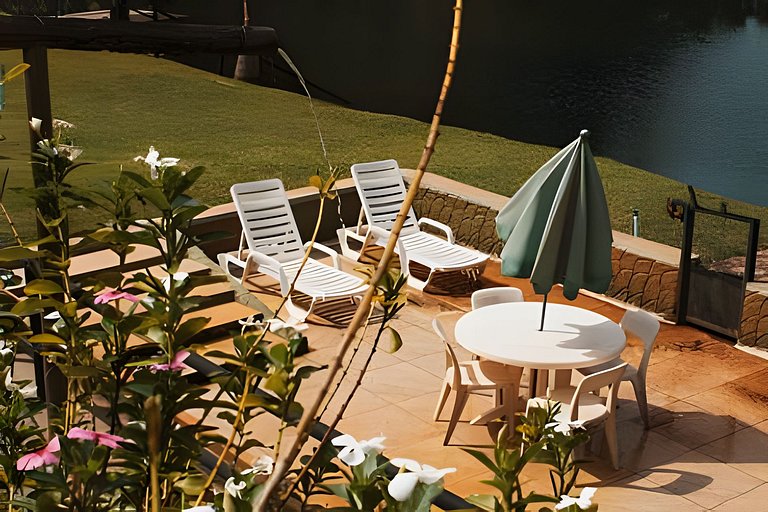 Casa Rosa - Experiência Exclusiva à Beira do Lago das Brisas