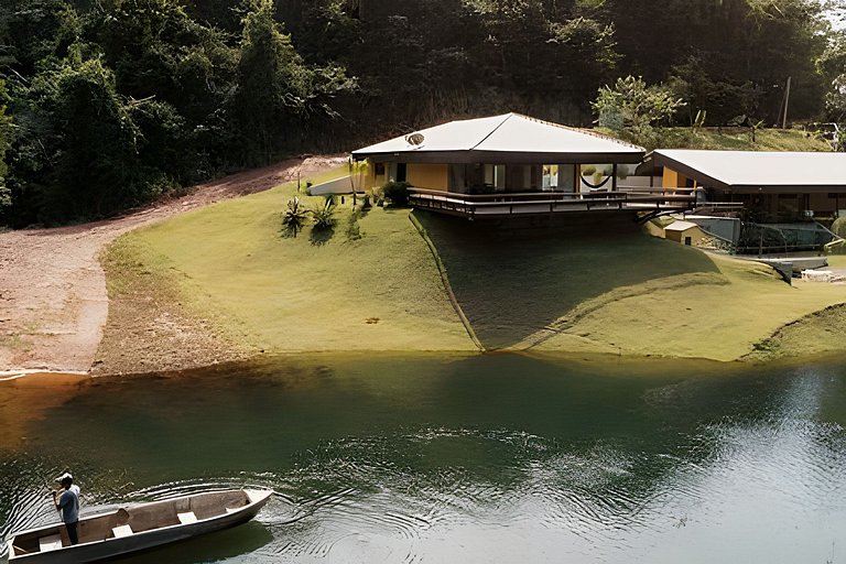 Casa Rosa - Experiência Exclusiva à Beira do Lago das Brisas