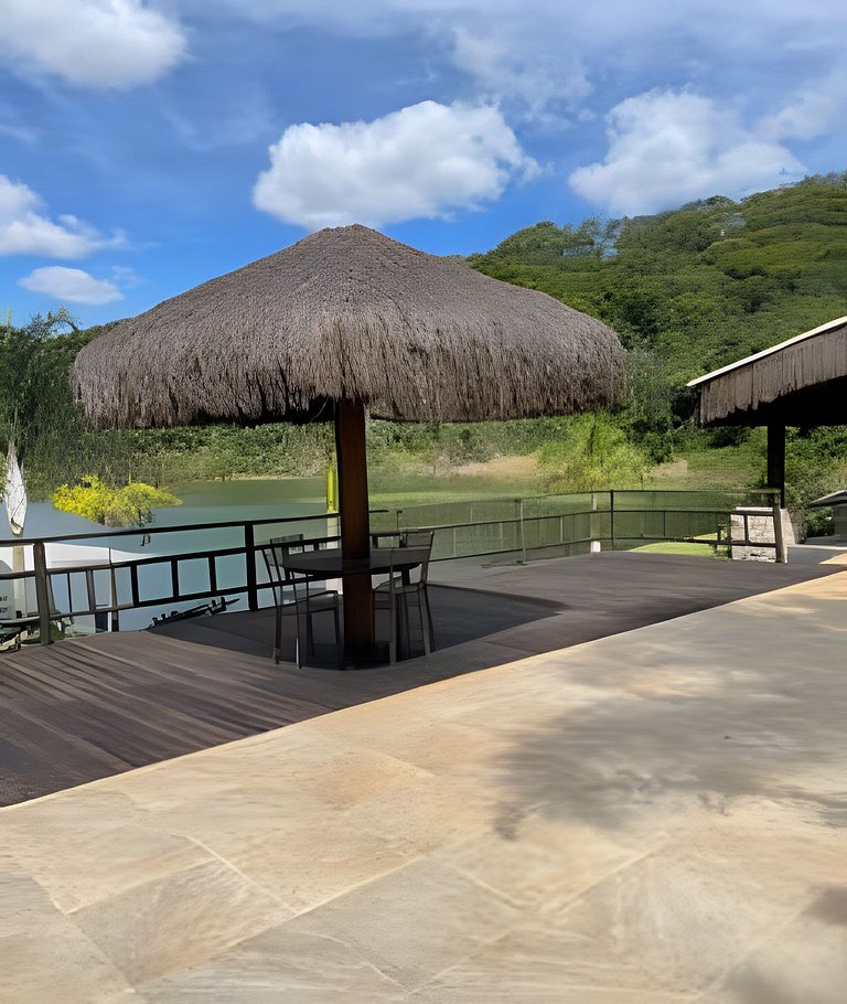 Casa Rosa - Experiência Exclusiva à Beira do Lago das Brisas